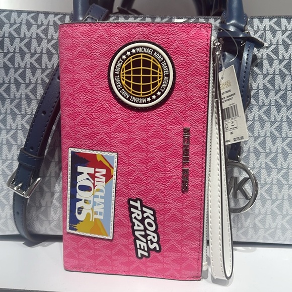 Michael Kors Jet Set Travel Lg Embellished Signature Logo Wristlet
Dragonfruit - Picture 4 of 16